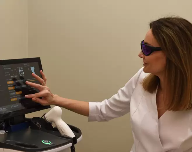 Laser żółty 
(dwóch fal) - Małgorzata Grabowska-Olejarczyk, Dermatolog Kielce - Laser żółty - dwóch fal